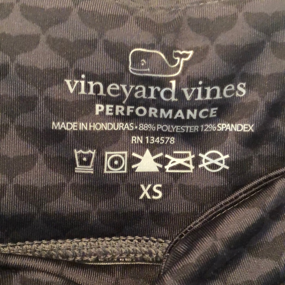 Vineyard Vines performance capris